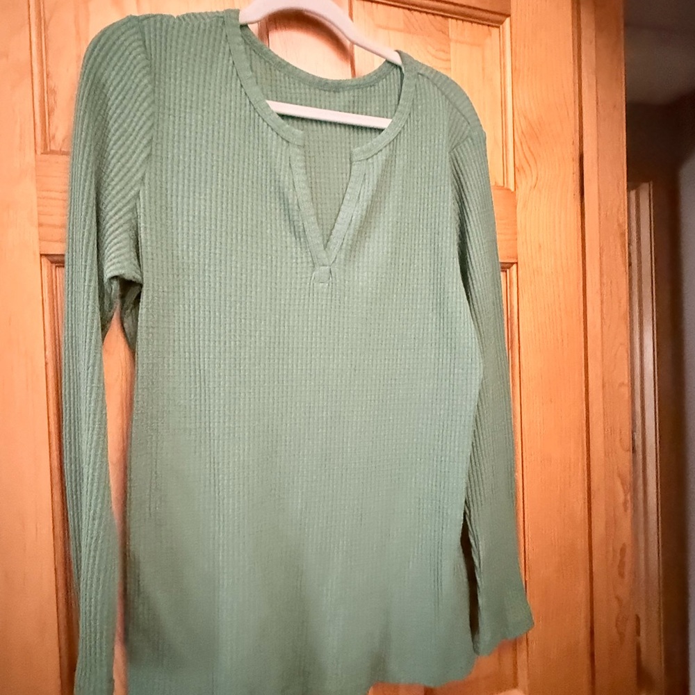 Green Waffle Knit Long Sleeve V-Neck Top – Size XL